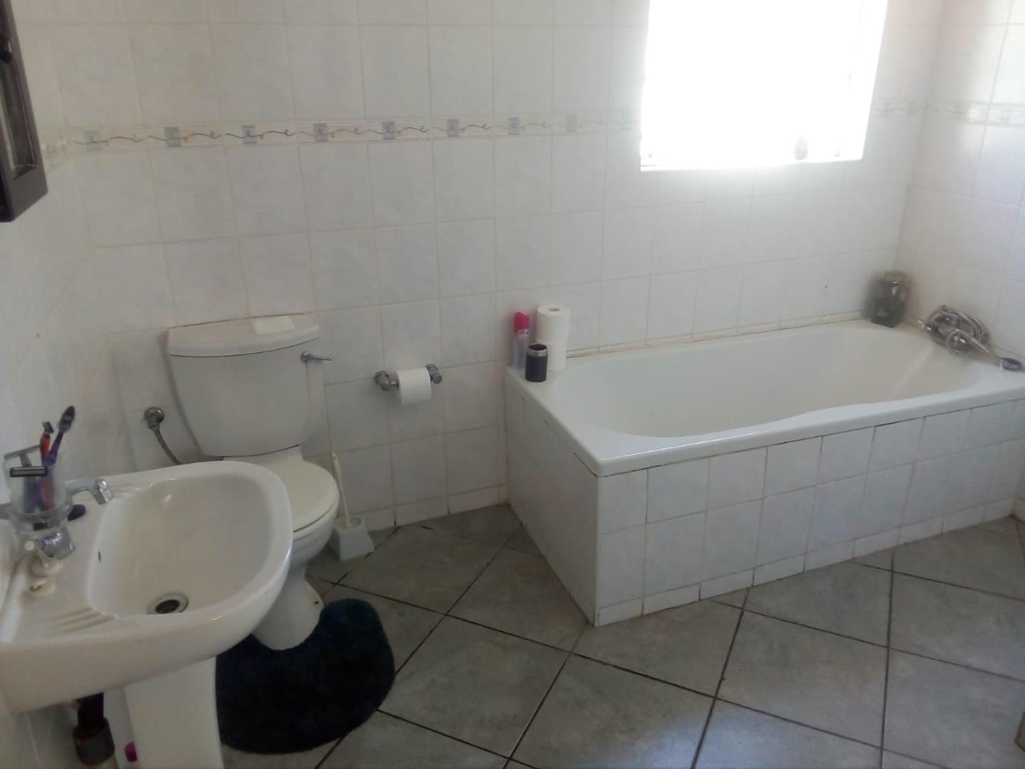 609839_WhatsApp